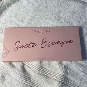 Wander beauty eye shadow. (Pinks)